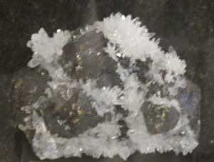 image of quartz on sphalerite