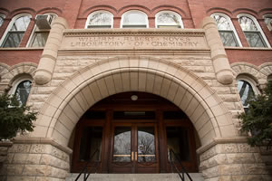 photo of front entrance of Noyes Lab