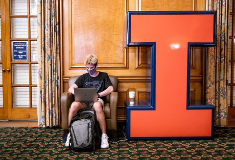 Illini student studying in the Union