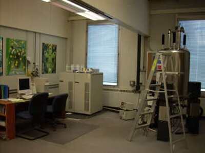 U500 multinuclear solution FT-NMR instrument