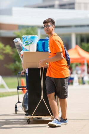 Student moves into his residence hall