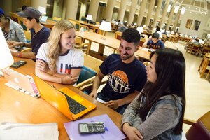 Students studying at Grainger Engineering Library.